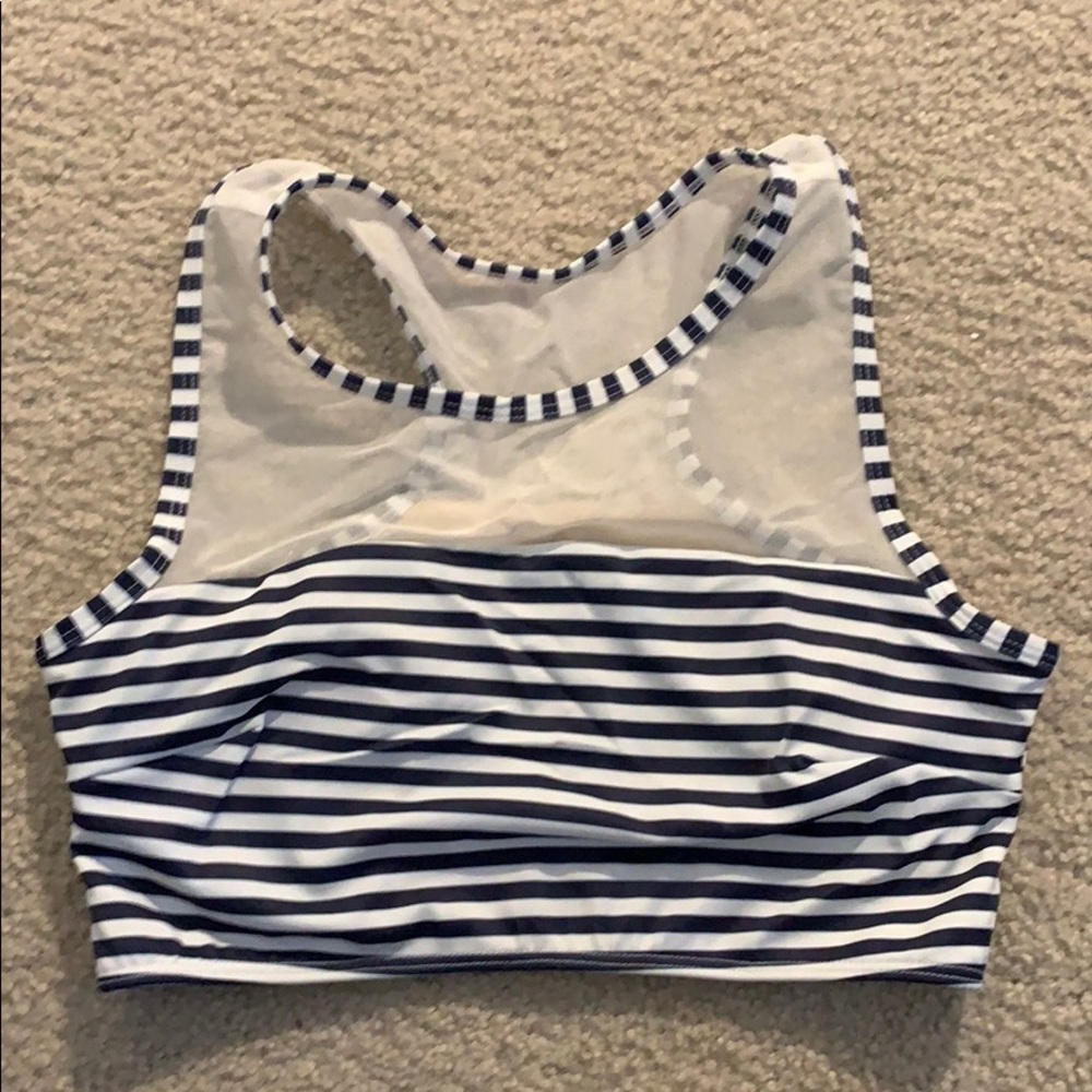 Albion Fit Size M Swim Top